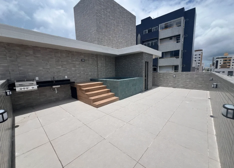 Cobertura com Piscina no Bessa com 2 Quartos sendo 1 Suíte, Elevador