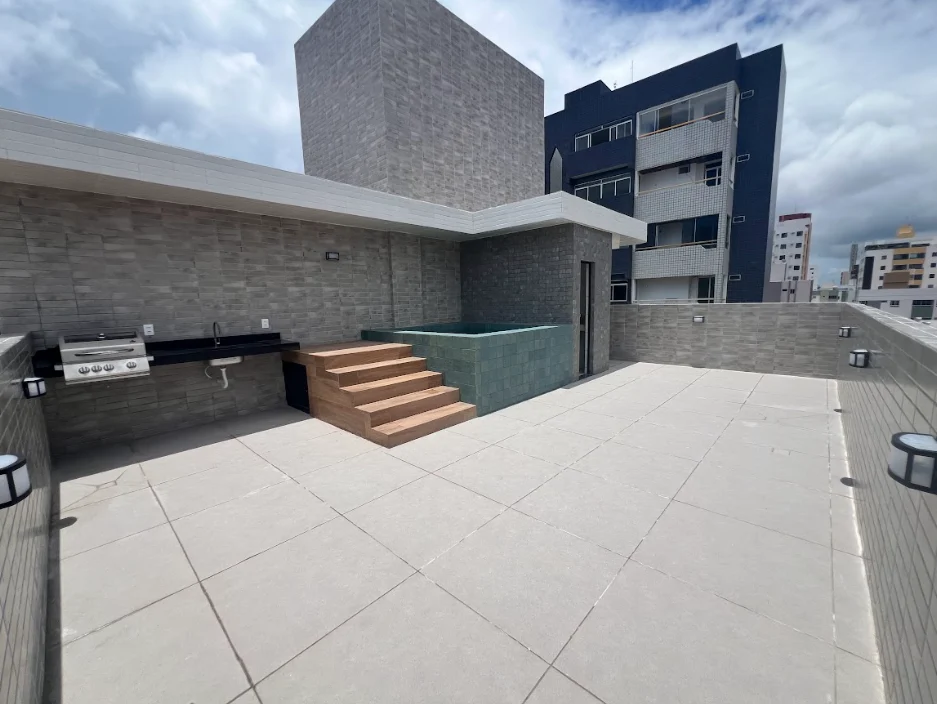 Cobertura com Piscina no Bessa com 2 Quartos sendo 1 Suíte, Elevador