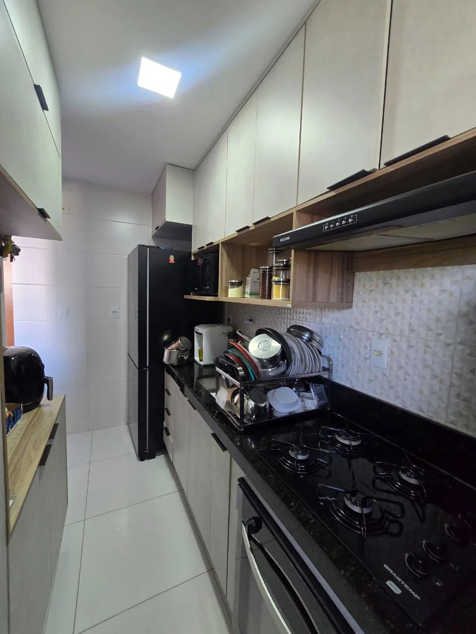 Excelente Apartamento no Portal do Sol com 2 Quartos sendo 1 Suíte, Elevador e Lazer