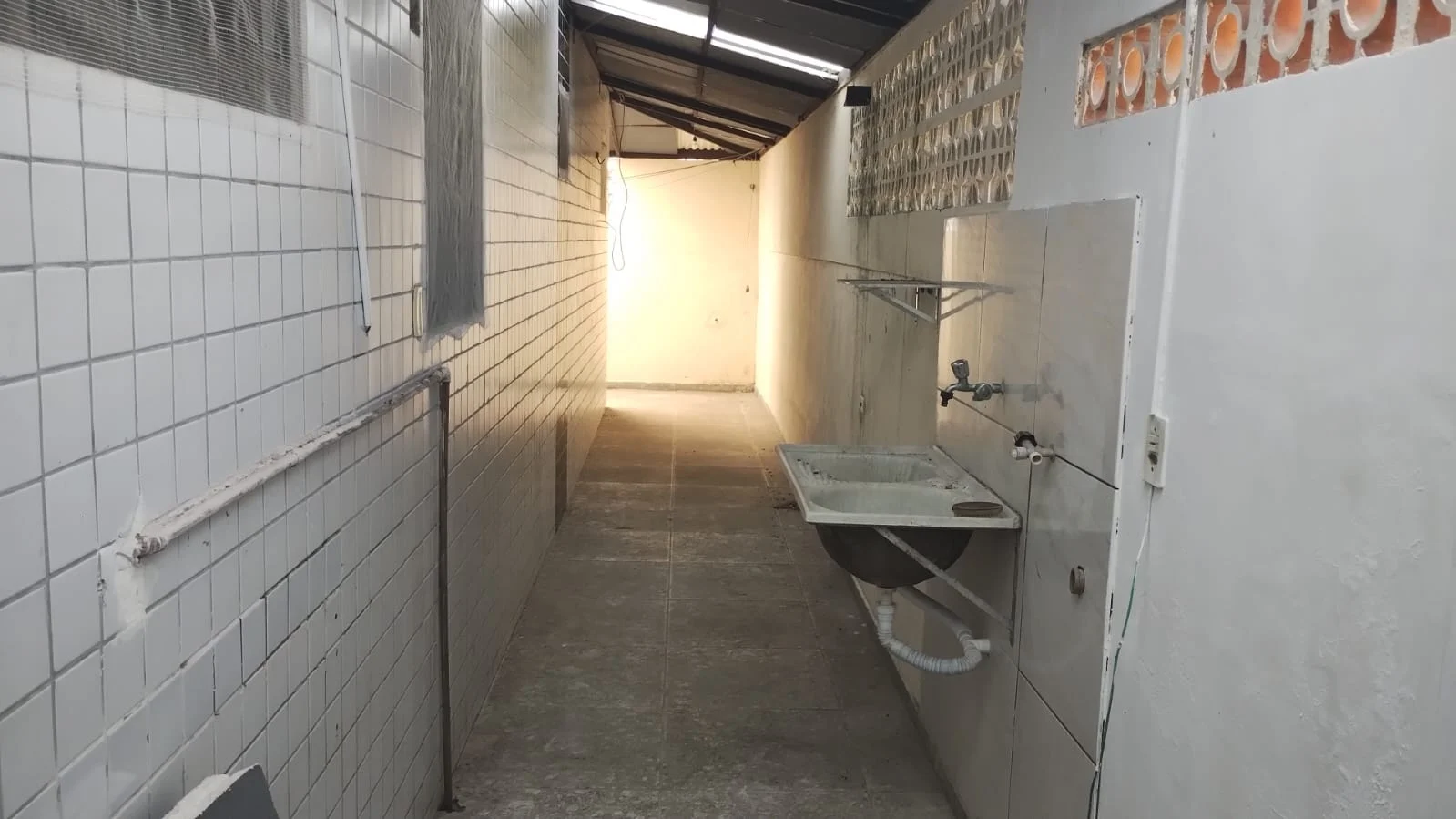 ALUGO Apartamento Térreo com Área em Água Fria/Bancários com 3 Quartos sendo 1 Suíte, Próximo ao Unipê R$ 2.200,00*