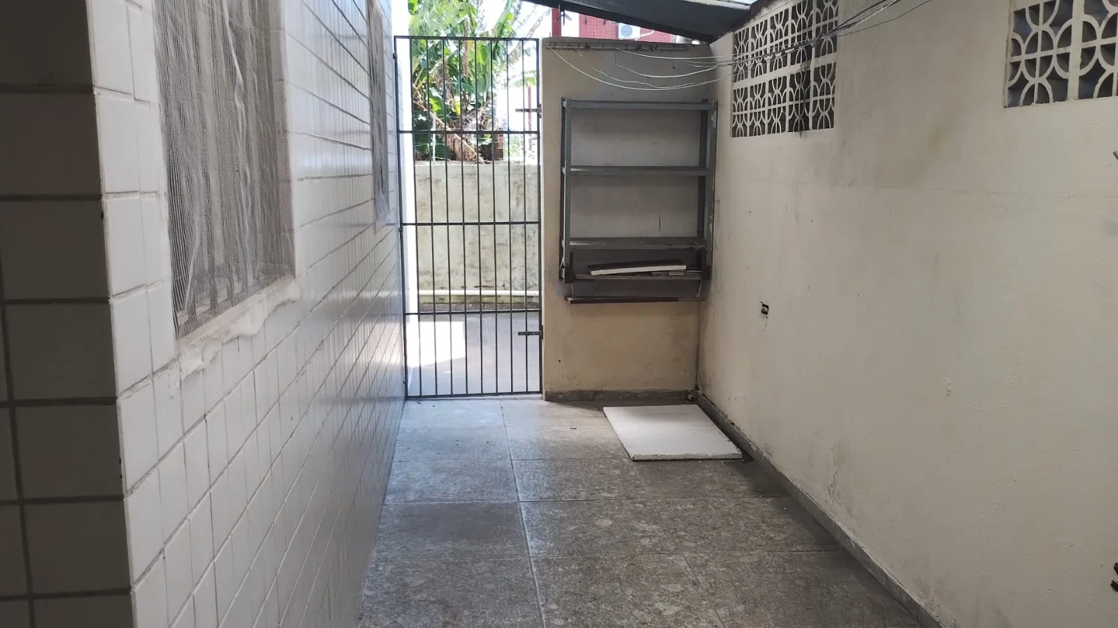 ALUGO Apartamento Térreo com Área em Água Fria/Bancários com 3 Quartos sendo 1 Suíte, Próximo ao Unipê R$ 2.200,00*