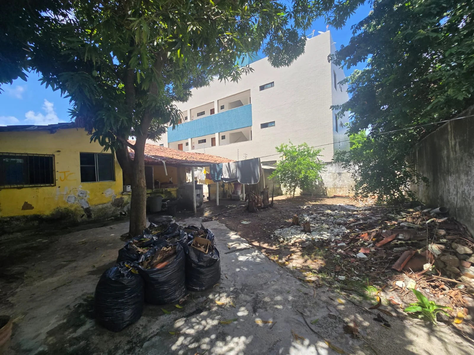 Casa no Altiplano com 3 Quartos sendo 1 Suíte, 5 Vagas, Terreno com 390m²