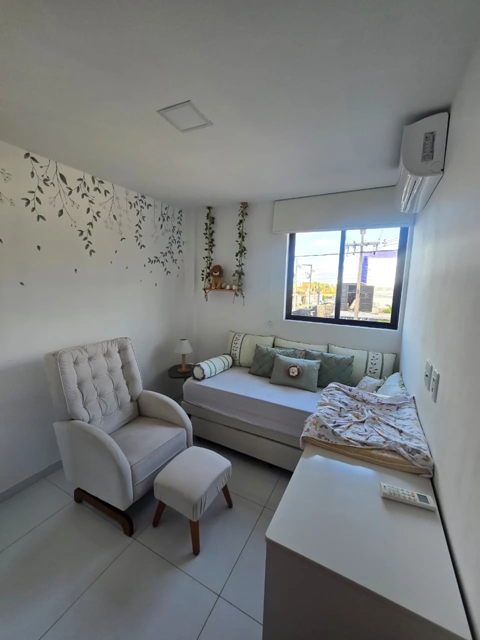 Excelente Apartamento no Portal do Sol com 2 Quartos sendo 1 Suíte, Elevador e Lazer