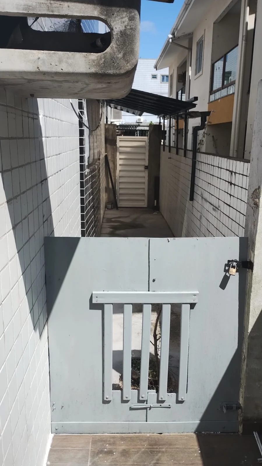 ALUGO Apartamento Térreo com Área em Água Fria/Bancários com 3 Quartos sendo 1 Suíte, Próximo ao Unipê R$ 2.200,00*