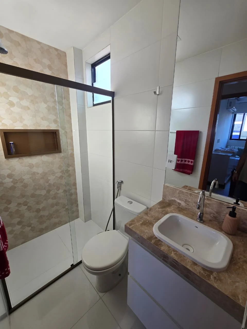 Excelente Apartamento no Portal do Sol com 2 Quartos sendo 1 Suíte, Elevador e Lazer