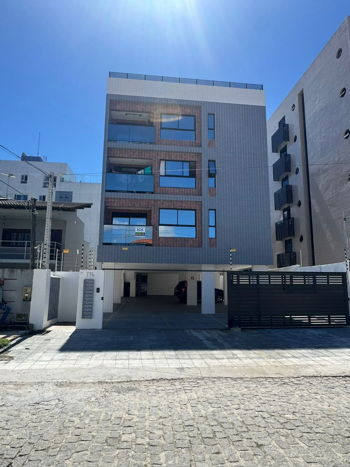 Cobertura Duplex no Bessa com 2 Quartos sendo 1 Suíte, Elevador