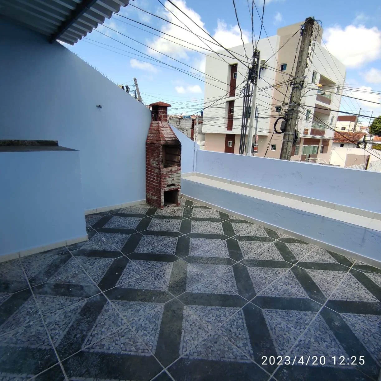 ALUGO Casa em Mangabeira com 3 Quartos sendo 1 Suíte R$ 1.500,00*