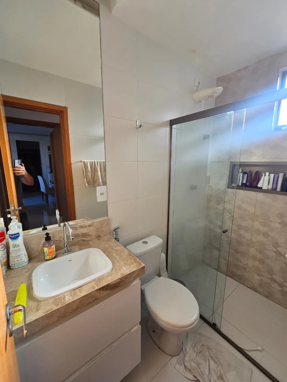 Excelente Apartamento no Portal do Sol com 2 Quartos sendo 1 Suíte, Elevador e Lazer