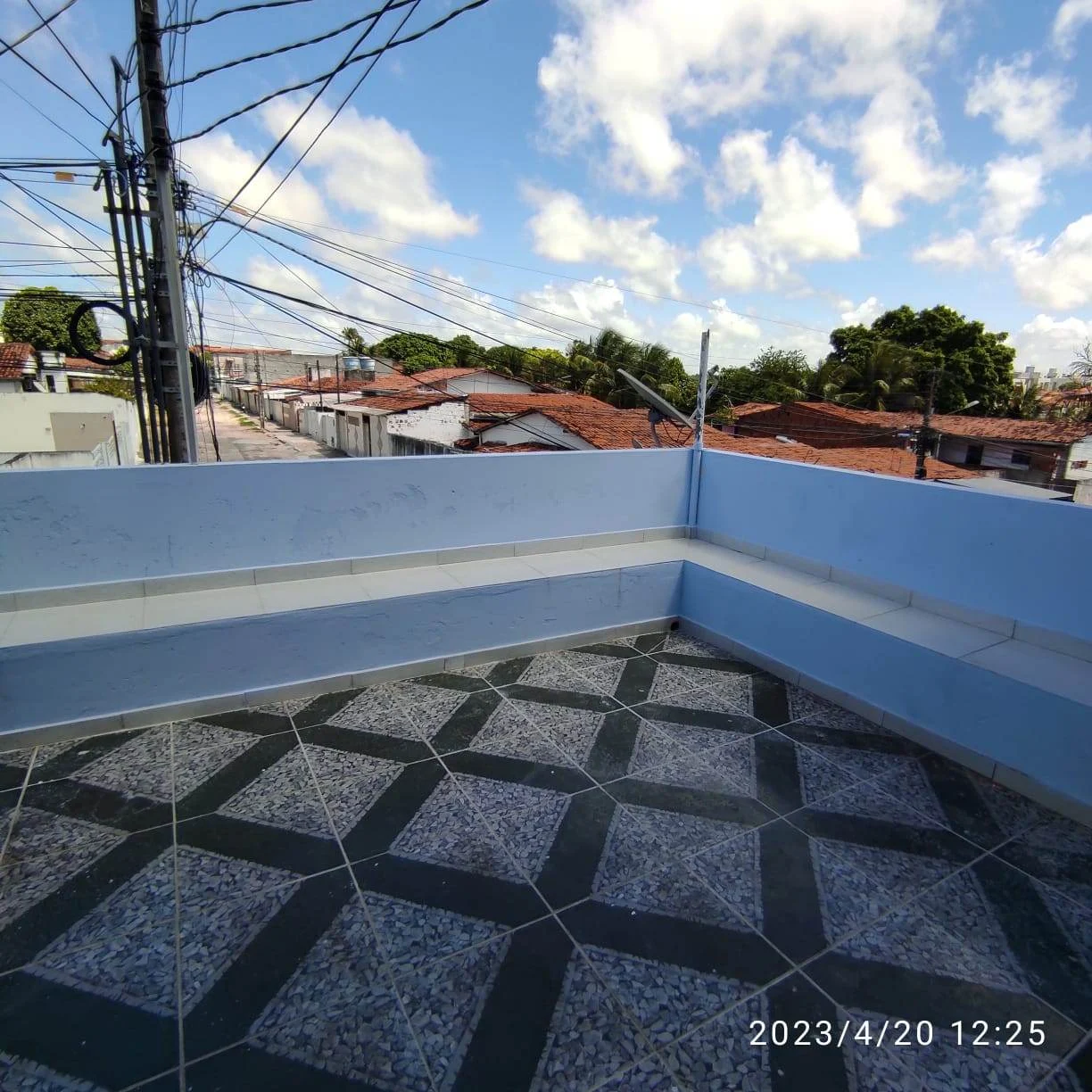 ALUGO Casa em Mangabeira com 3 Quartos sendo 1 Suíte R$ 1.500,00*