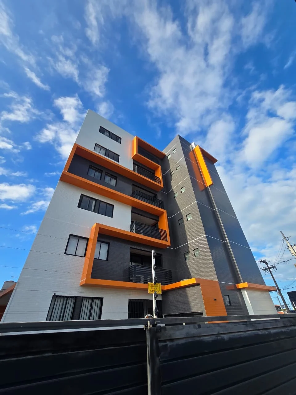 Excelente Apartamento no Portal do Sol com 2 Quartos sendo 1 Suíte, Elevador e Lazer
