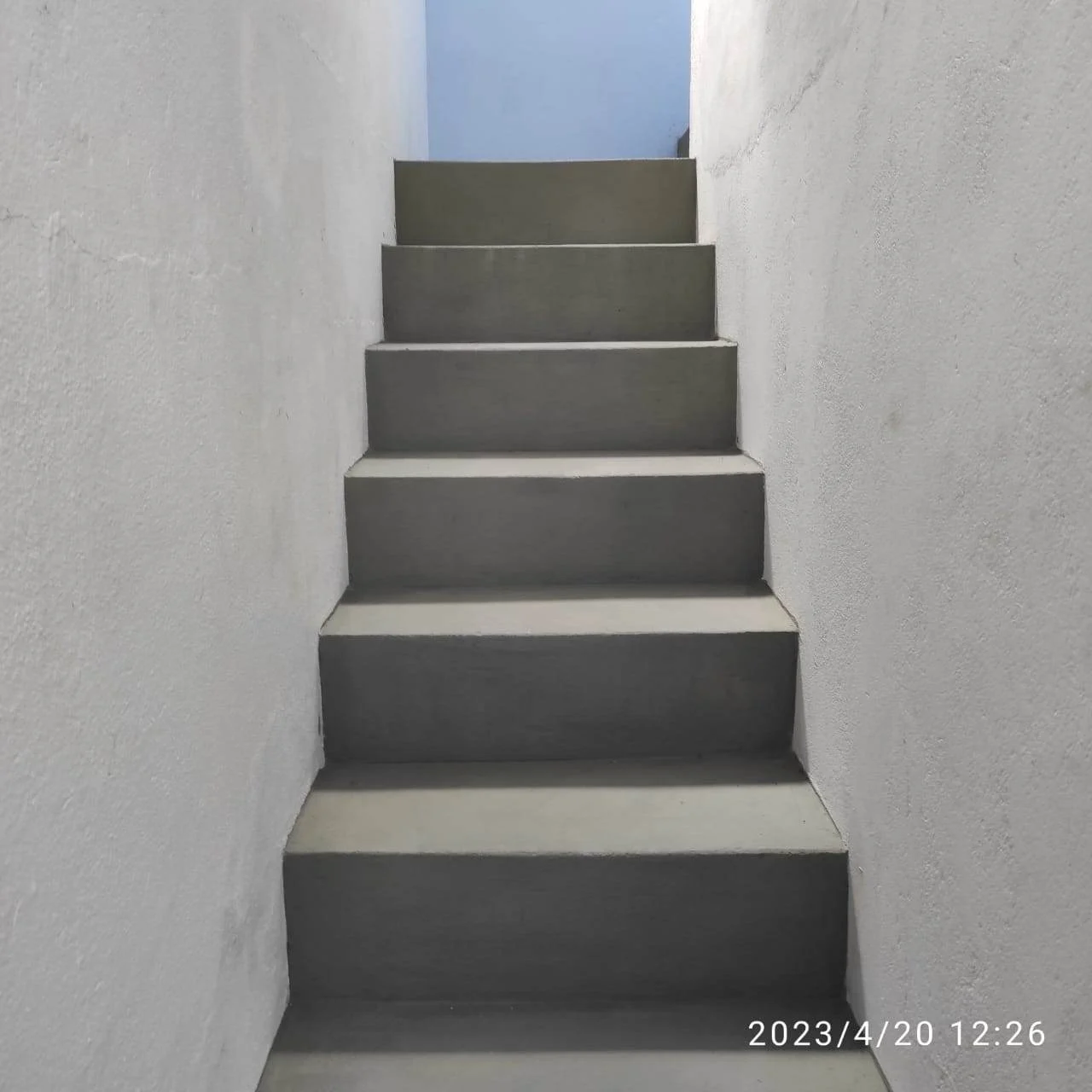 ALUGO Casa em Mangabeira com 3 Quartos sendo 1 Suíte R$ 1.500,00*