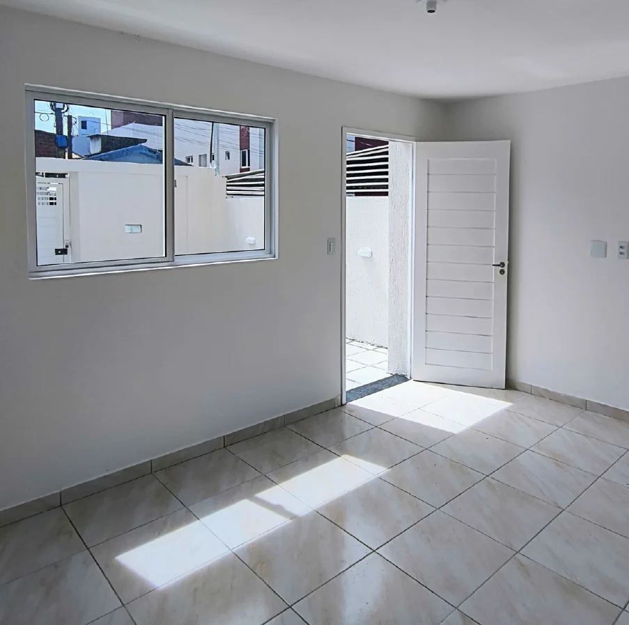 Casa em Parque do Sol/Valentina com 2 Quartos sendo 1 Suíte