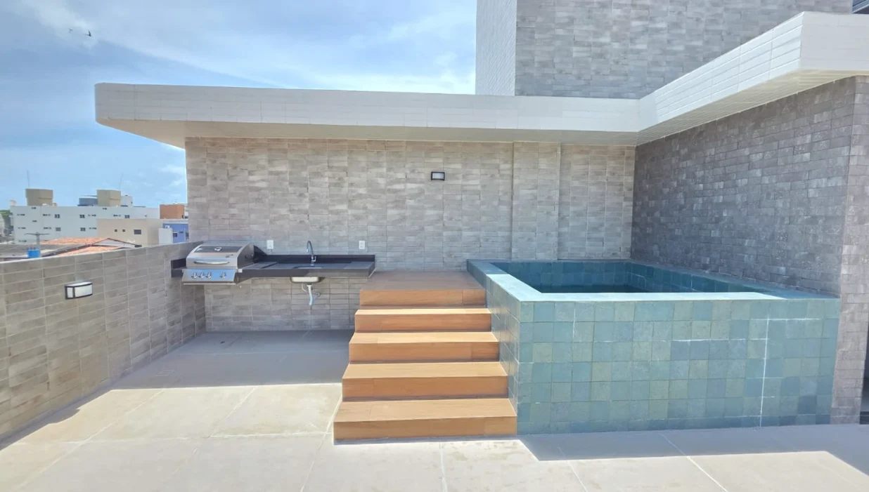 Cobertura com Piscina no Bessa com 2 Quartos sendo 1 Suíte, Elevador