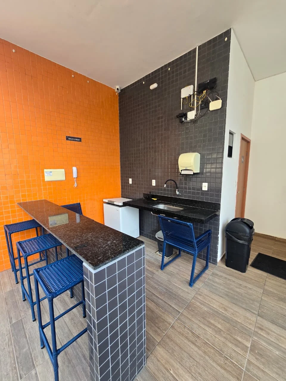 Excelente Apartamento no Portal do Sol com 2 Quartos sendo 1 Suíte, Elevador e Lazer