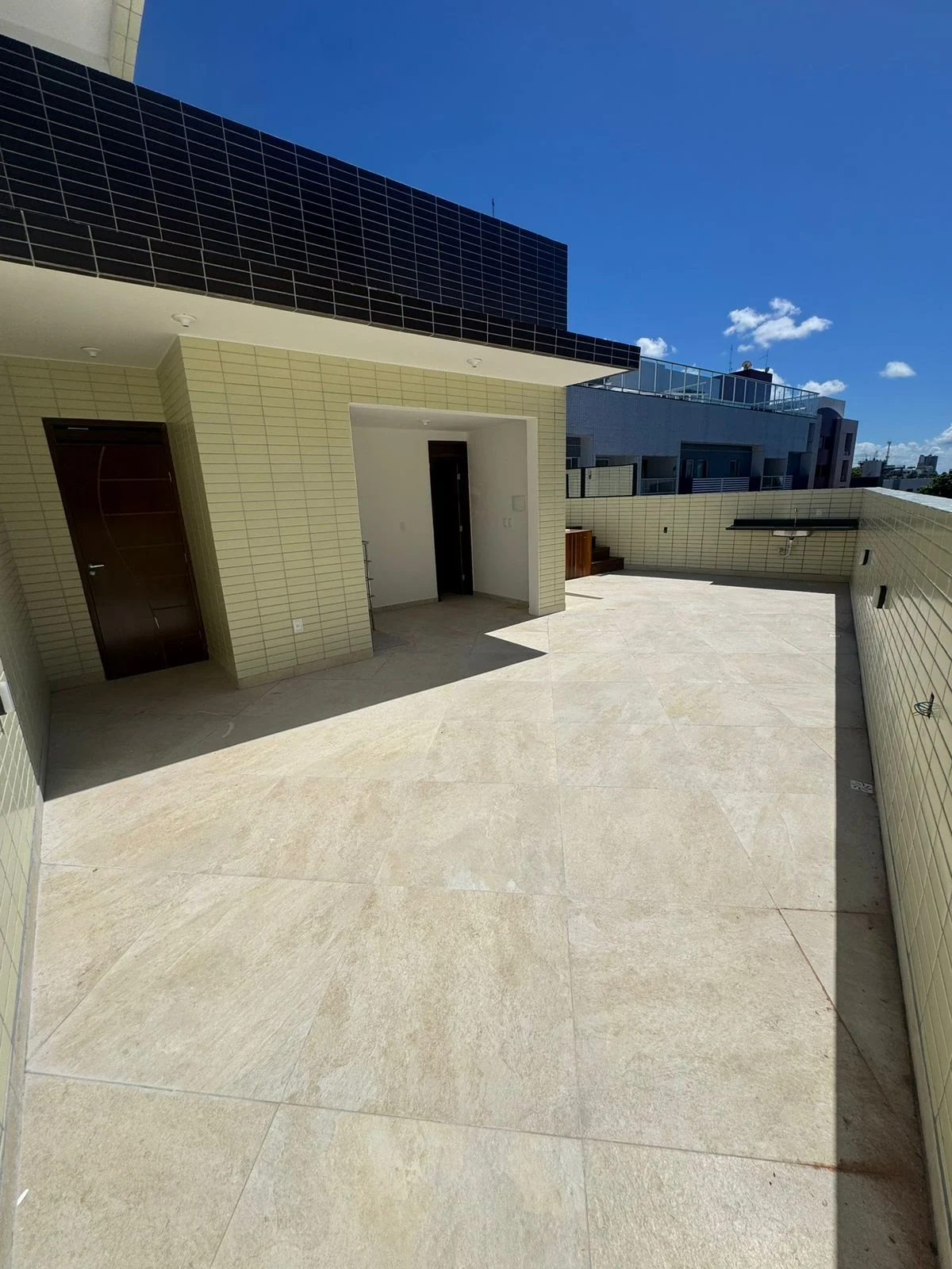 Cobertura Duplex no Bessa com 2 Quartos sendo 1 Suíte, Elevador