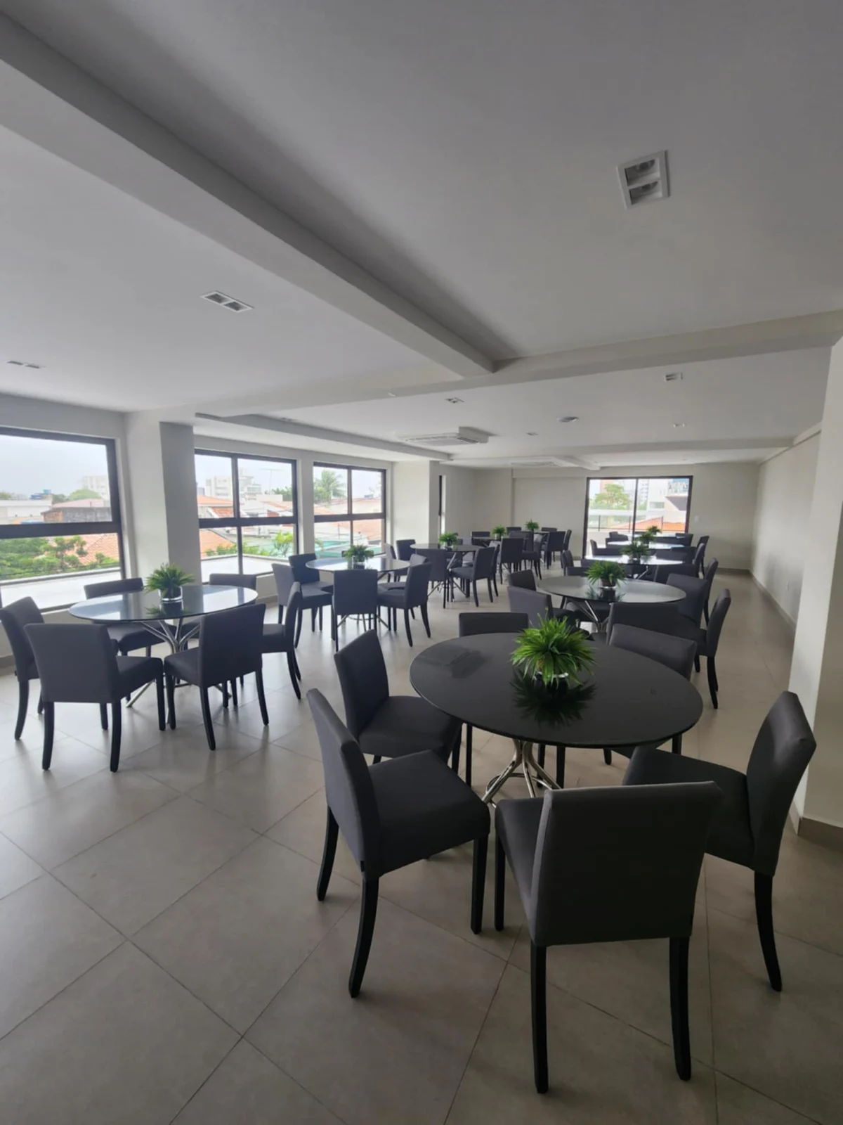 ALUGO Apartamento em Tambauzinho com 2 Quartos sendo 1 Suíte, Elevador e Lazer A Partir de R$ 3.500,00*