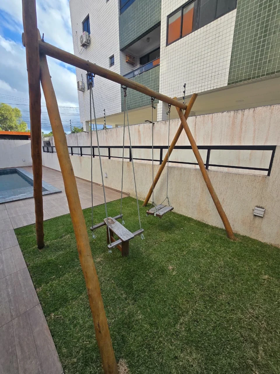 Excelente Apartamento no Portal do Sol com 2 Quartos sendo 1 Suíte, Elevador e Lazer