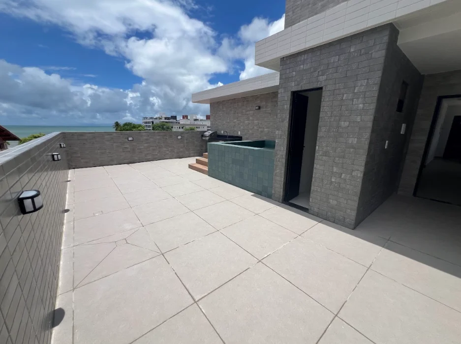 Cobertura com Piscina no Bessa com 2 Quartos sendo 1 Suíte, Elevador