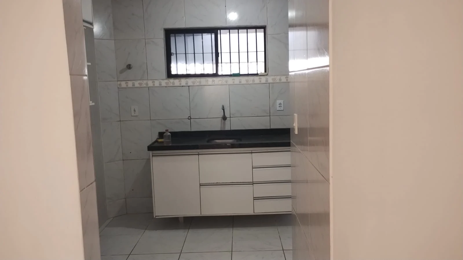 ALUGO Apartamento Térreo com Área em Água Fria/Bancários com 3 Quartos sendo 1 Suíte, Próximo ao Unipê R$ 2.200,00*