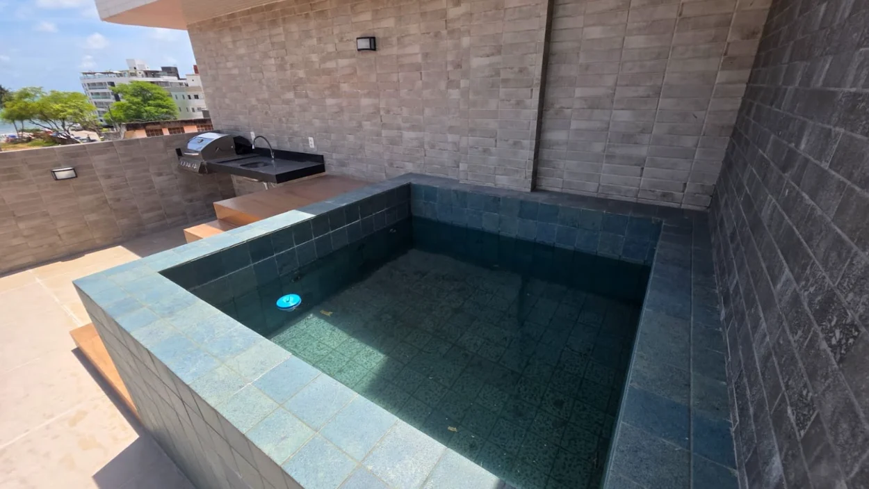 Cobertura com Piscina no Bessa com 2 Quartos sendo 1 Suíte, Elevador