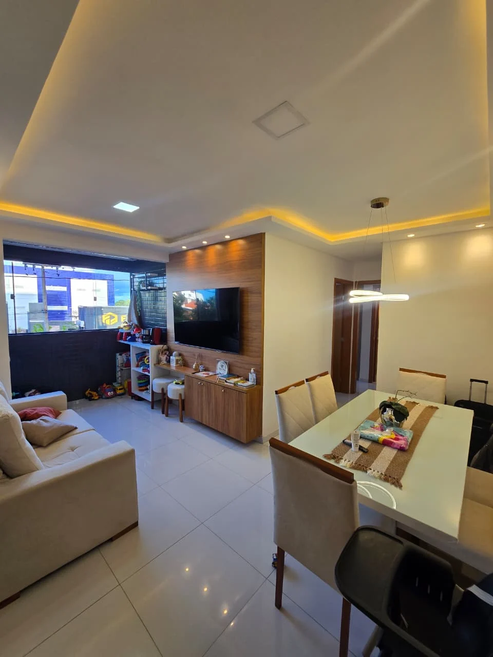 Excelente Apartamento no Portal do Sol com 2 Quartos sendo 1 Suíte, Elevador e Lazer