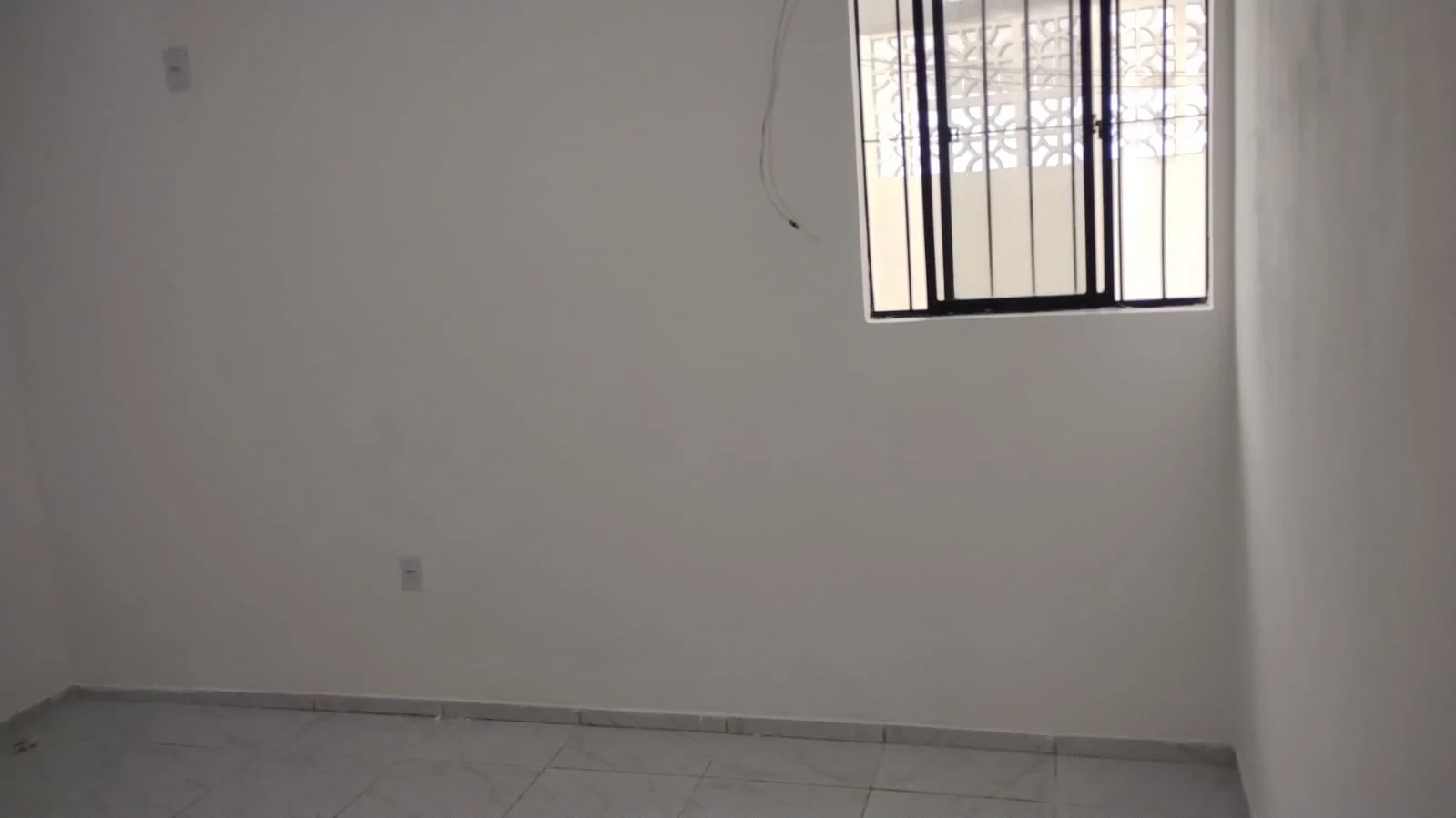 ALUGO Apartamento Térreo com Área em Água Fria/Bancários com 3 Quartos sendo 1 Suíte, Próximo ao Unipê R$ 2.200,00*
