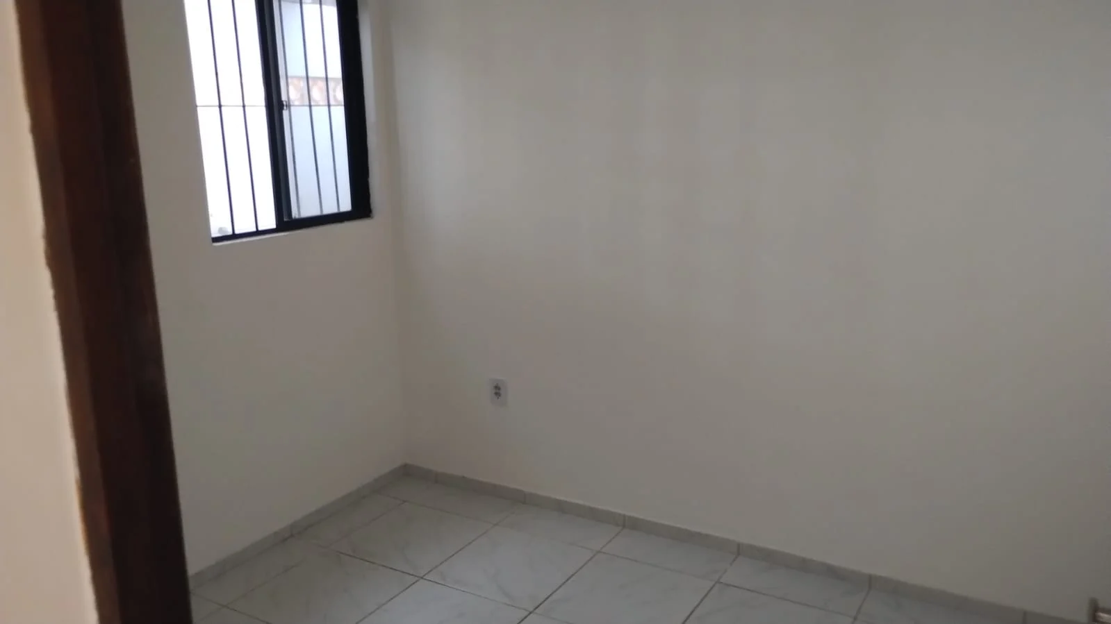 ALUGO Apartamento Térreo com Área em Água Fria/Bancários com 3 Quartos sendo 1 Suíte, Próximo ao Unipê R$ 2.200,00*