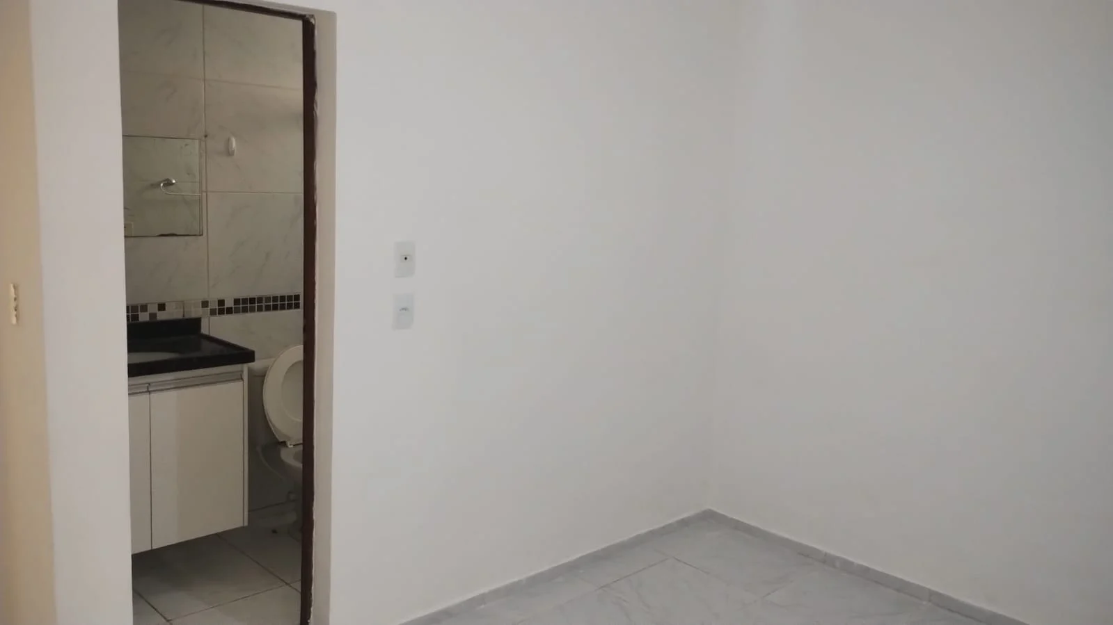 ALUGO Apartamento Térreo com Área em Água Fria/Bancários com 3 Quartos sendo 1 Suíte, Próximo ao Unipê R$ 2.200,00*