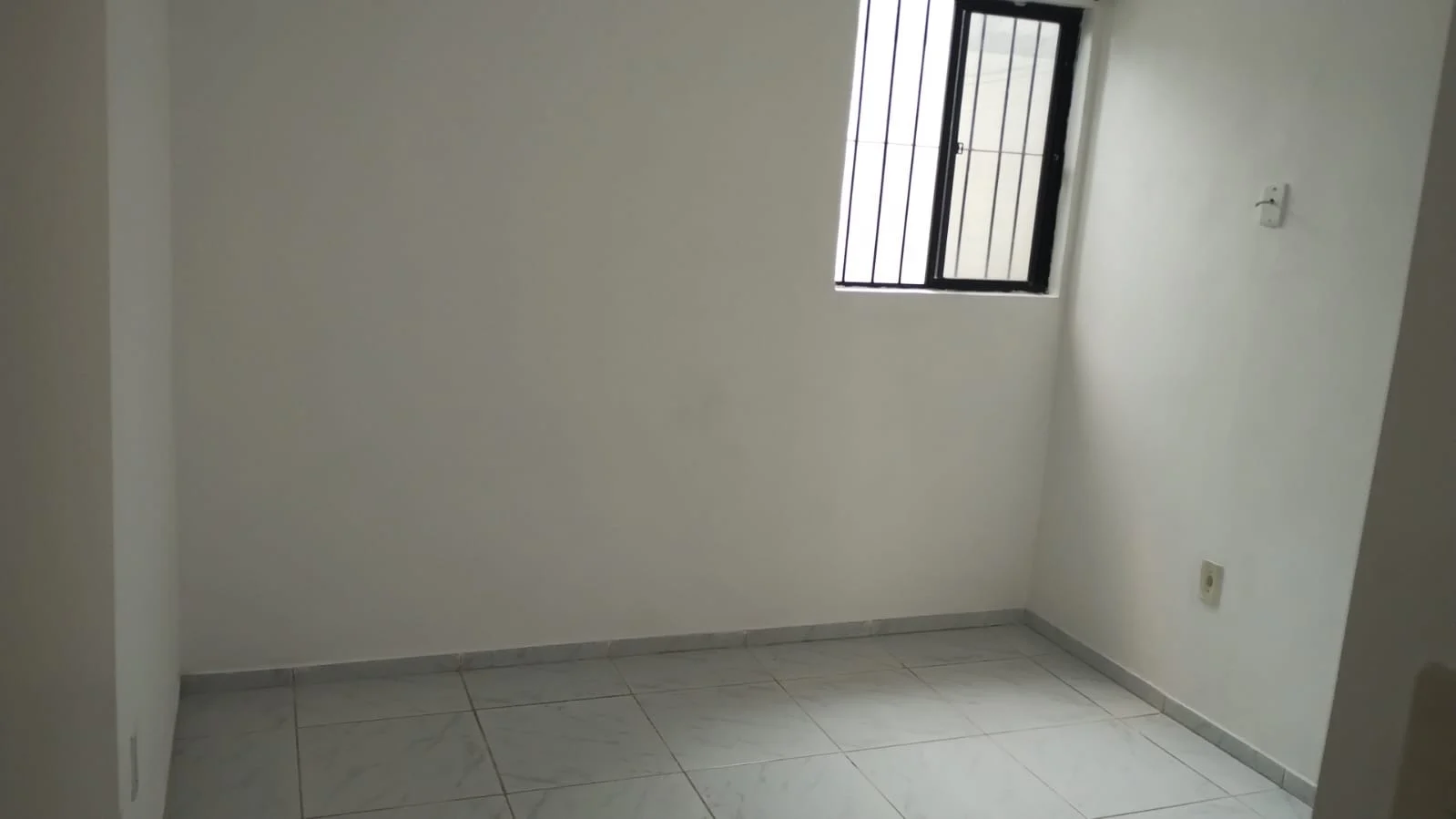 ALUGO Apartamento Térreo com Área em Água Fria/Bancários com 3 Quartos sendo 1 Suíte, Próximo ao Unipê R$ 2.200,00*