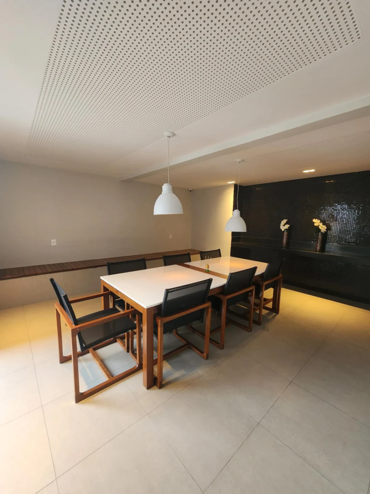 ALUGO Apartamento em Tambauzinho com 2 Quartos sendo 1 Suíte, Elevador e Lazer A Partir de R$ 3.500,00*