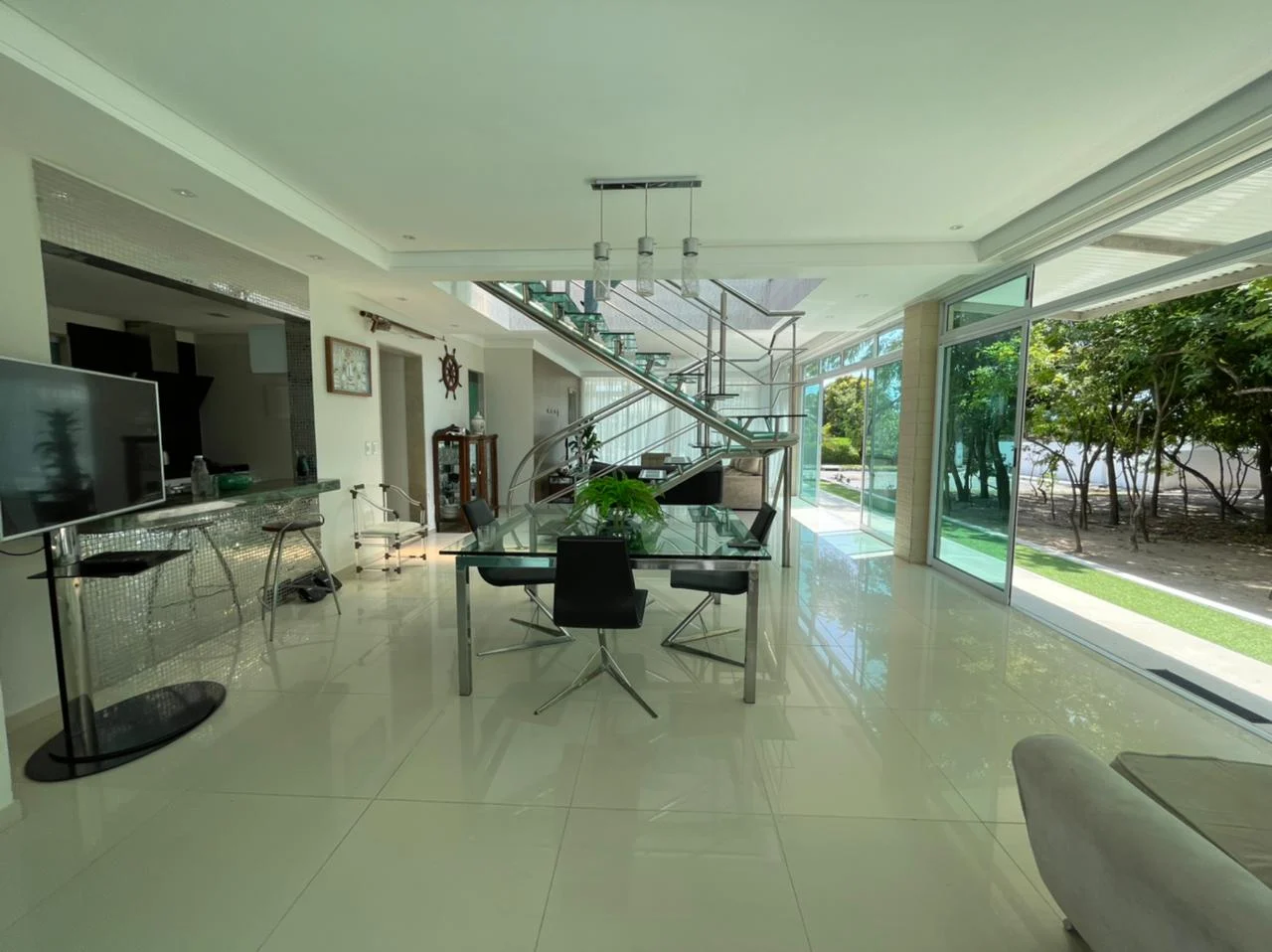 Casa em Condomínio Fechado na região do Altiplano com 5 Suítes, 450m²