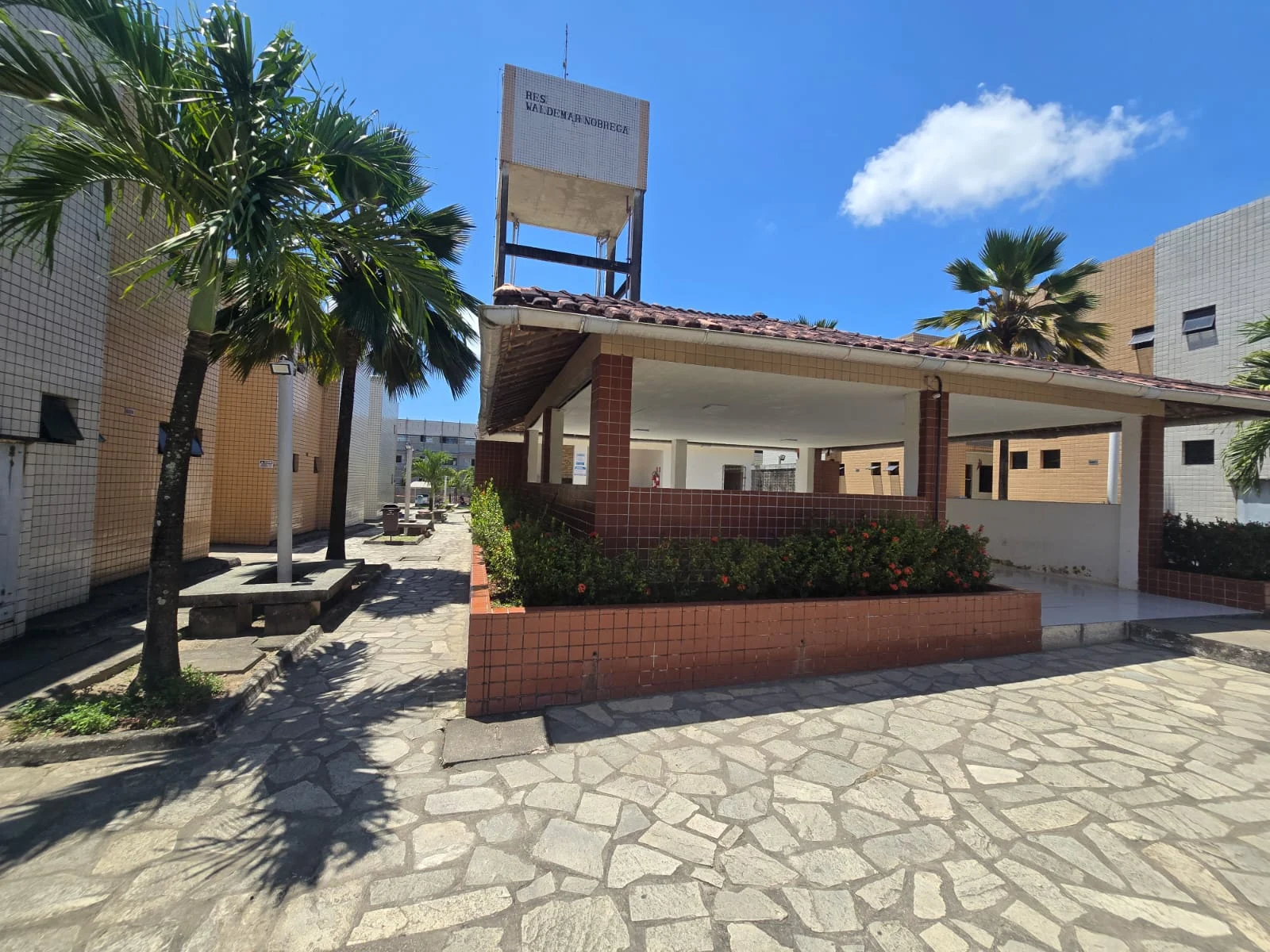 Apartamento Térreo no Bairro das Industrias com 2 Quartos com Lazer