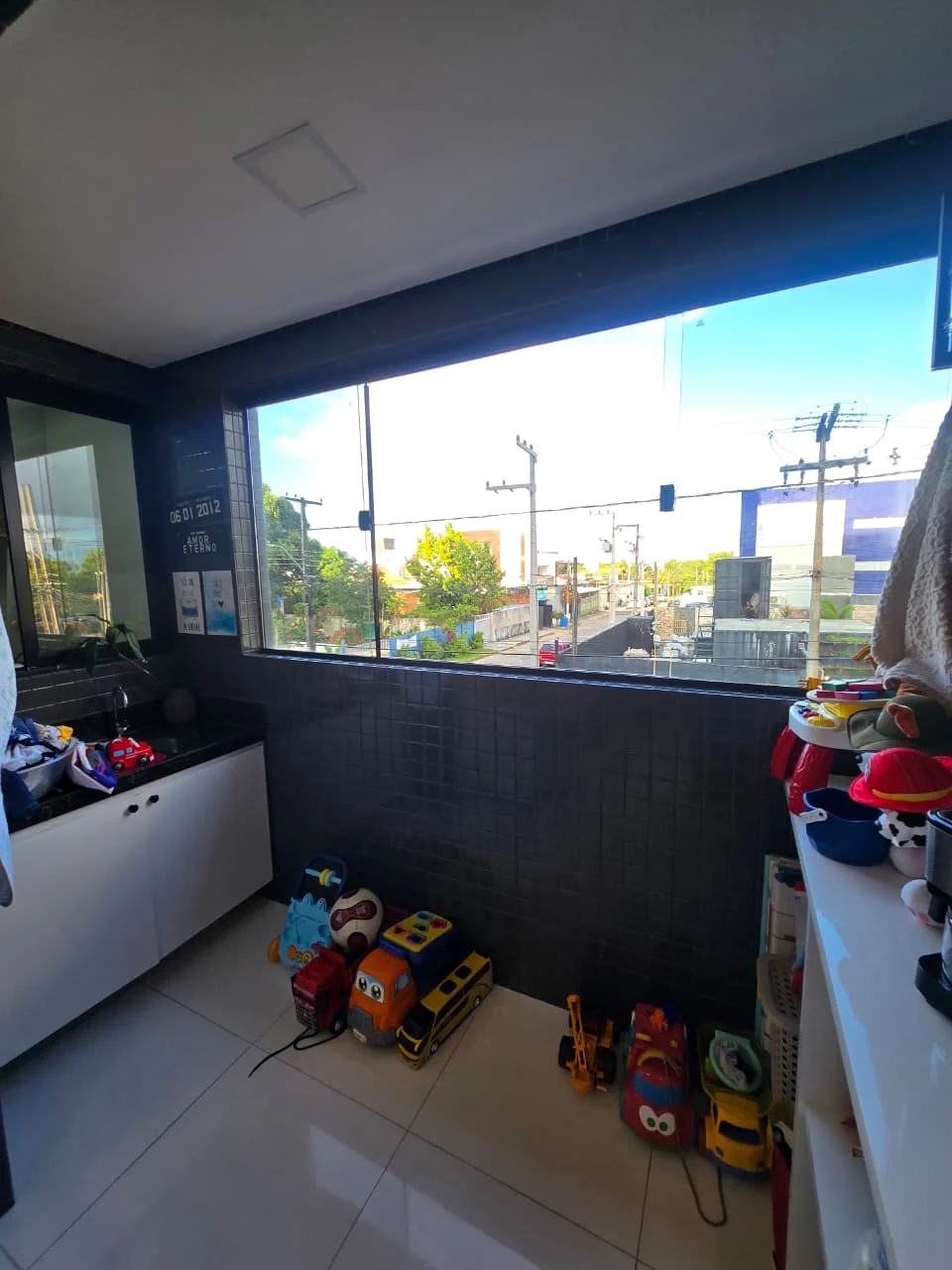 Excelente Apartamento no Portal do Sol com 2 Quartos sendo 1 Suíte, Elevador e Lazer